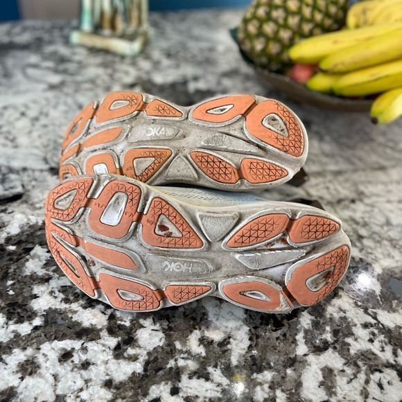 Hoka Bondi 8 Shoes woman’s size 10.5 - Picture 9 of 15